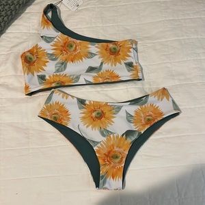 Rewired Swim bikini set. Never worn. M